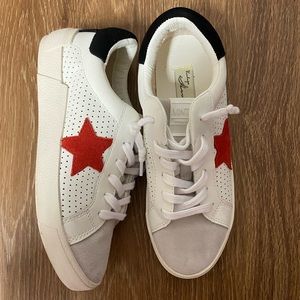 Red, Black, and White Vintage Havana Low Top Sneakers in US women’s size 8